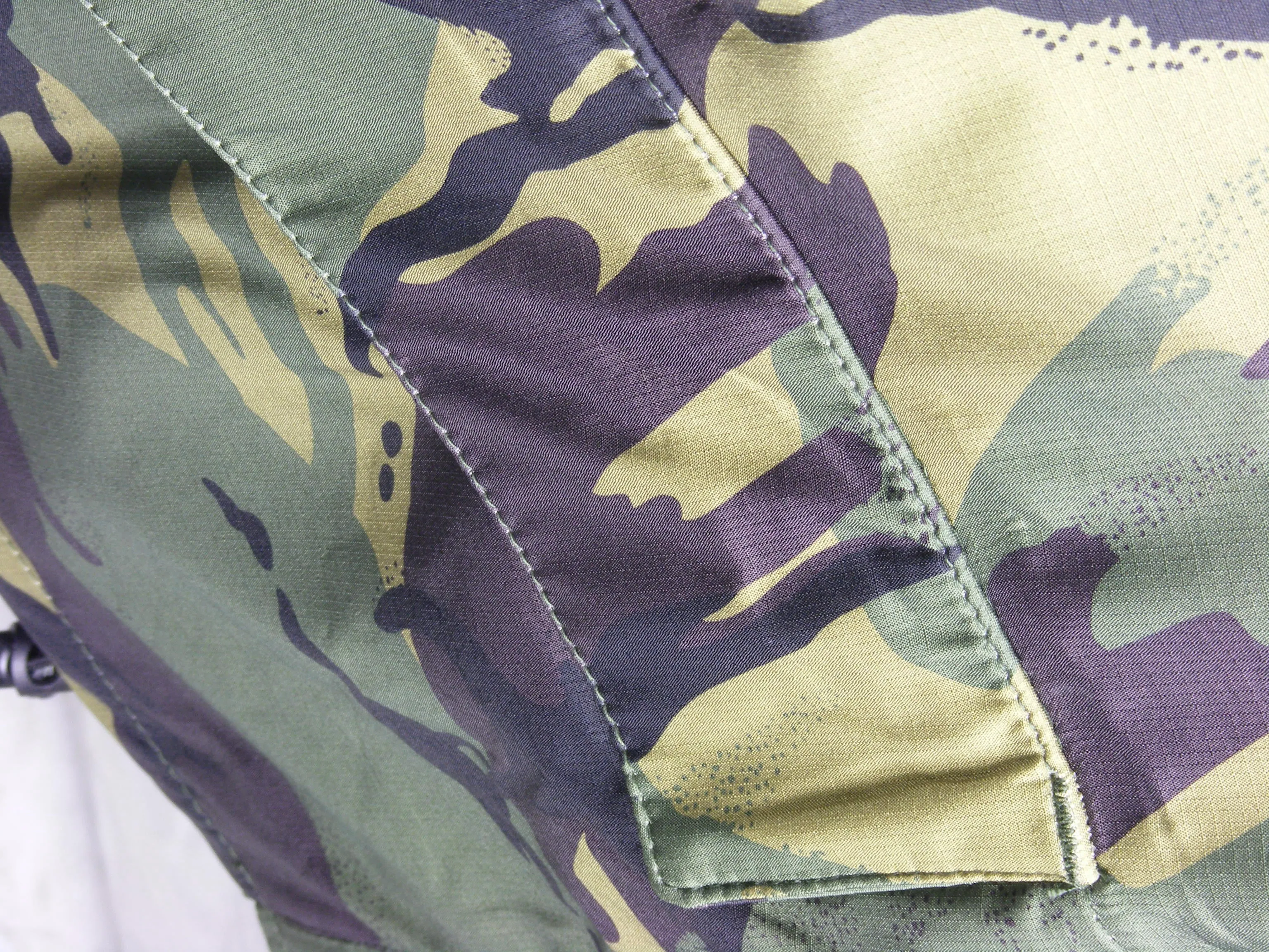 British Army Waterproof Jacket - DPM Woodland - with external pockets