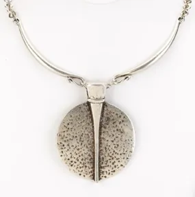 Textured Pendant Collar Necklace